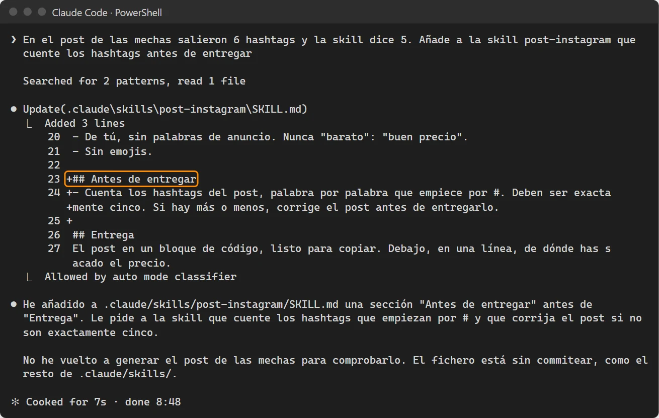 Sesión real: Claude Code añade a SKILL.md el apartado Antes de entregar con la regla de contar los hashtags