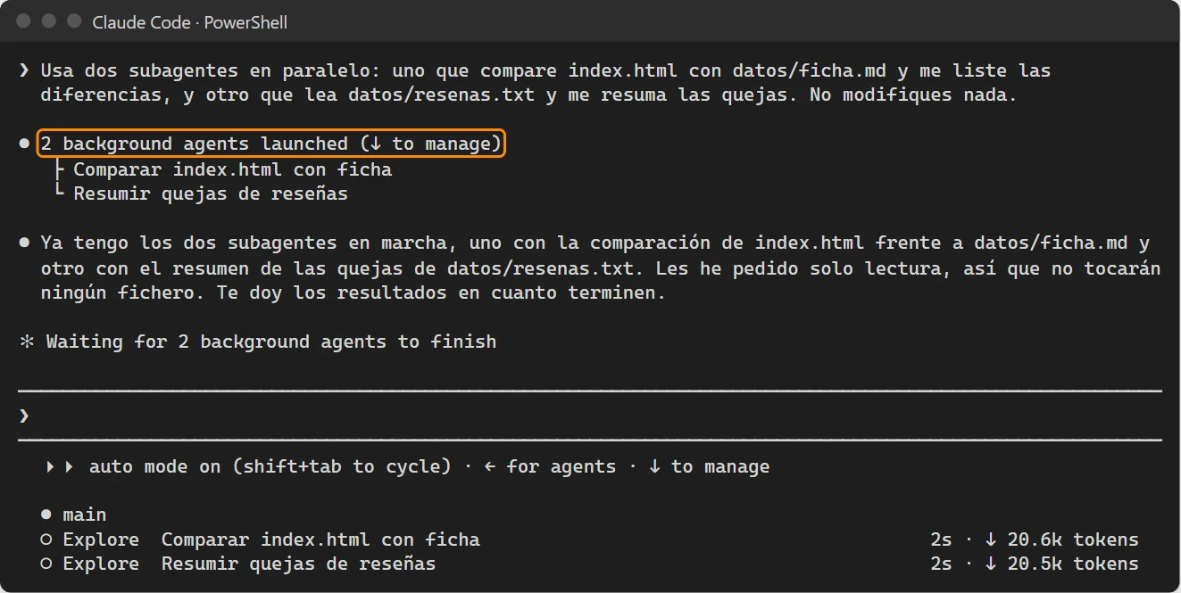 Sesión real: Claude Code lanza dos subagentes Explore en segundo plano, uno compara la web con la ficha y otro resume las quejas